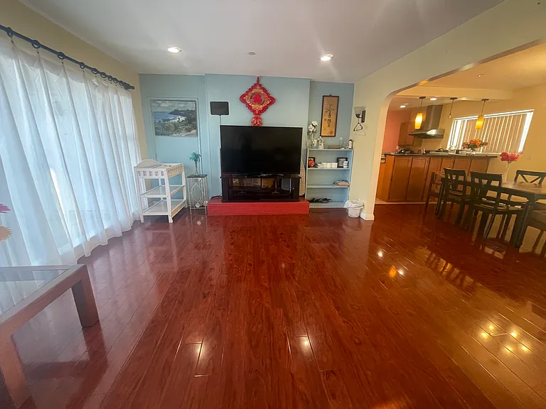 2548 Mayflower Ave #B — Photo 6