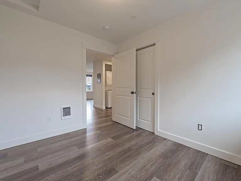 1523 SE Honeysuckle Loop #A — Photo 10