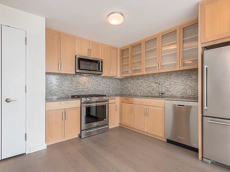 282 S 5th St #5F — Photo 5