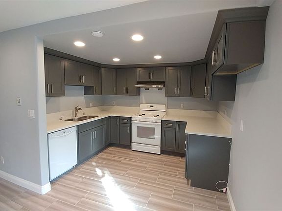 3rd image of 13929 Magnolia St