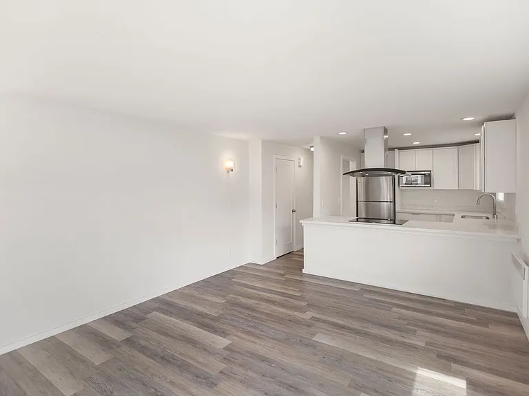 211 3rd St S — Photo 10
