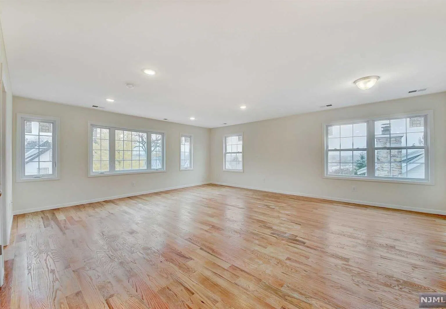 35 Laurel Ave — Photo 3