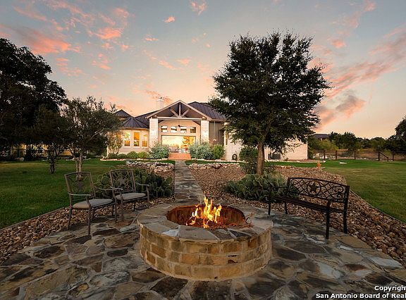 3rd image of 1082 Provence Pl
