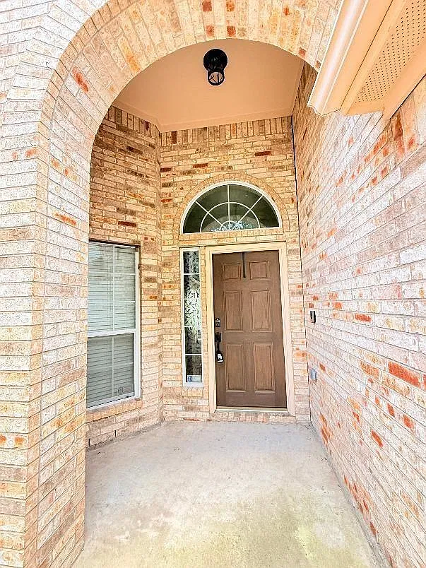 3 bed, 2.0 bath, 1862 sqft, $2,300 — Photo 3