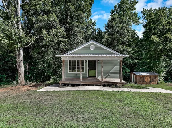 464 Cedar Tree Dr, Walhalla, SC 29691