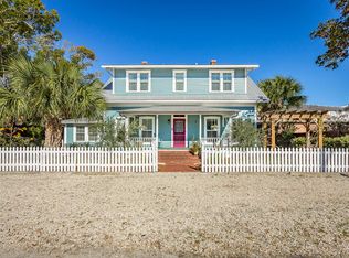 111 4th St, Apalachicola, FL 32320