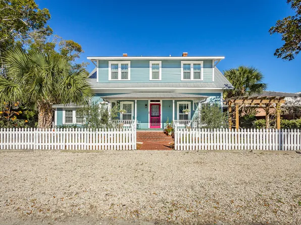 111 4th St, Apalachicola, FL 32320