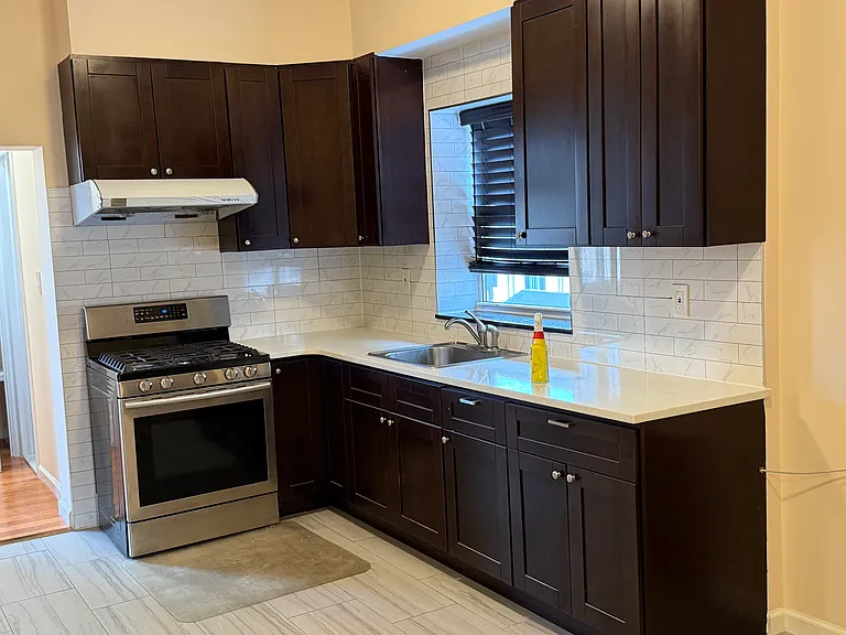 80 McClean Ave #1 — Photo 7