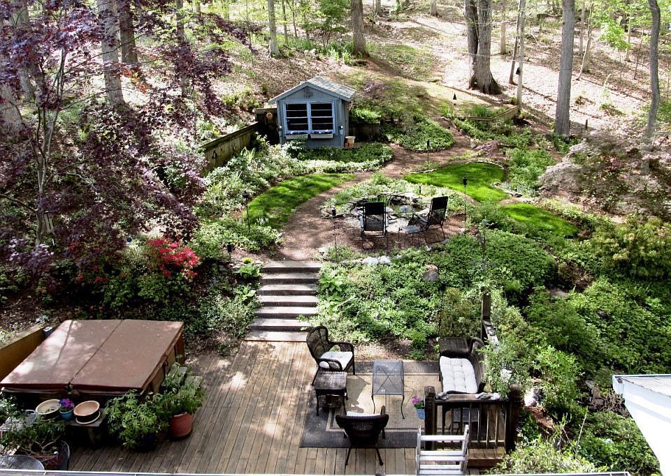2nd image of 2045 Woodcrest Dr
