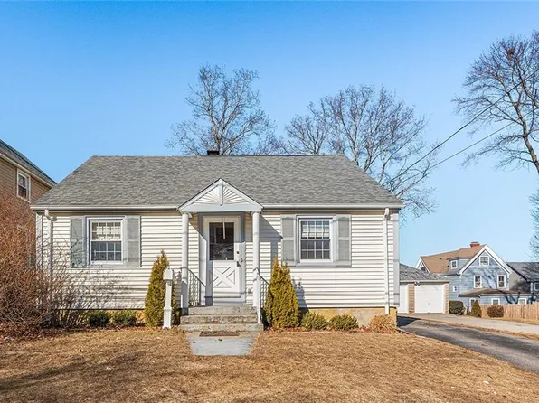 183 Lafayette St, Pawtucket, RI 02860