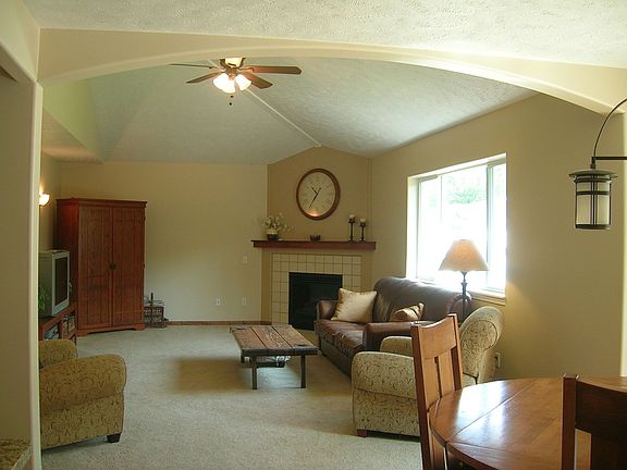 3rd image of 716 N Garry Dr