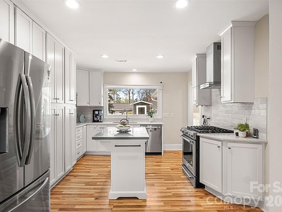 3rd image of 265 Anthony Cir