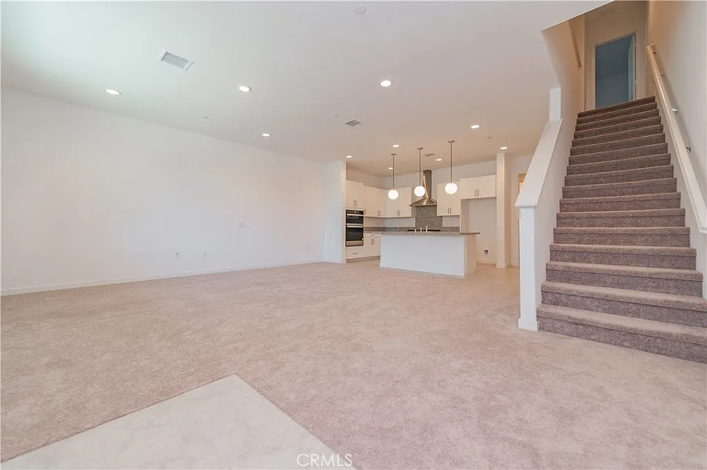 3 bed, 2.5 bath, 1795 sqft, $5,000 — Photo 4