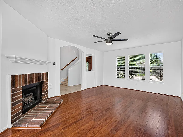 1806 Oak Ridge Dr — Photo 9