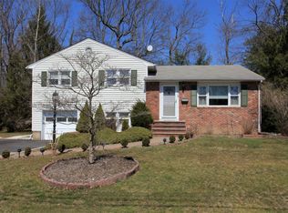 4 Kenneth Ct, Florham Park, NJ 07932