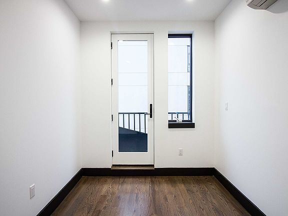 5th image of 277 Evergreen Ave #4A