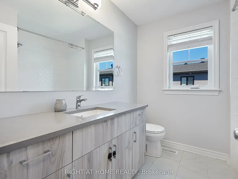 45 Mandevilla Cres — Photo 24