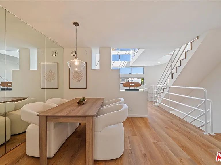 821 Bay St #C1 — Photo 5