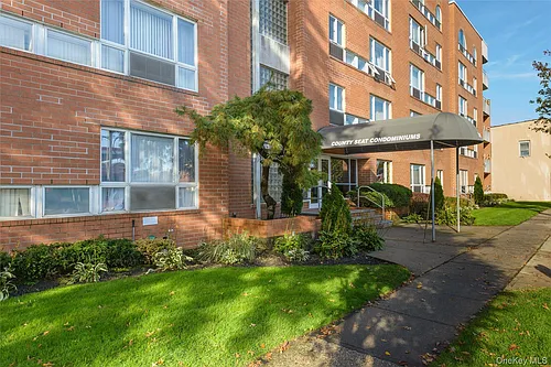 205 Mineola Blvd #3G Photo 1 205 Mineola Blvd #3G Photo 1