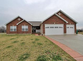 5201 Green Field Ct, Farmington, MO 63640