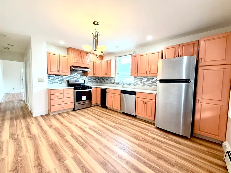 1129 Saratoga St #1 — Photo 3