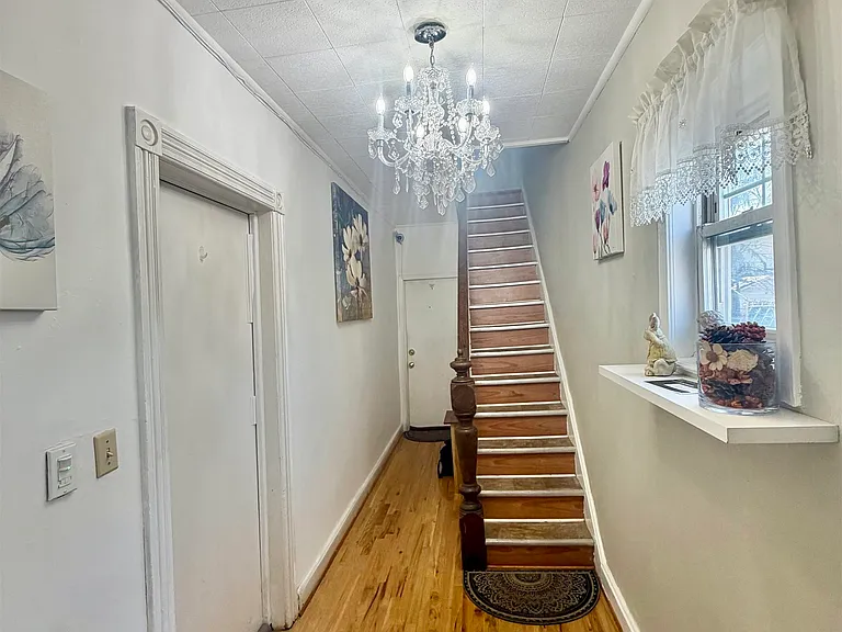 212 Plainfield Ave #2 — Photo 2