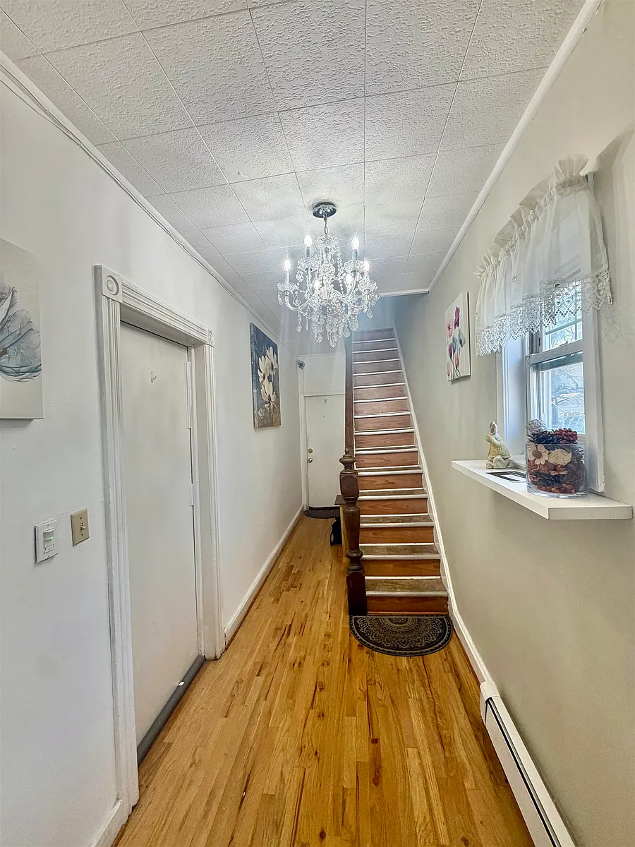 Building Photo - 212 Plainfield Ave #2