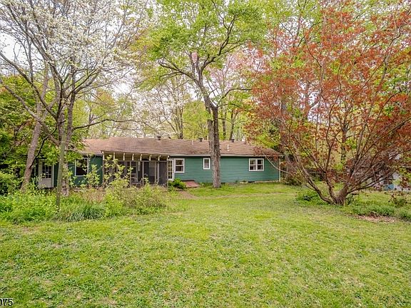 3rd image of 142 Spring Hill Rd