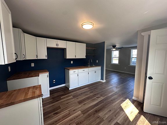 3rd image of 633 Spring Ave