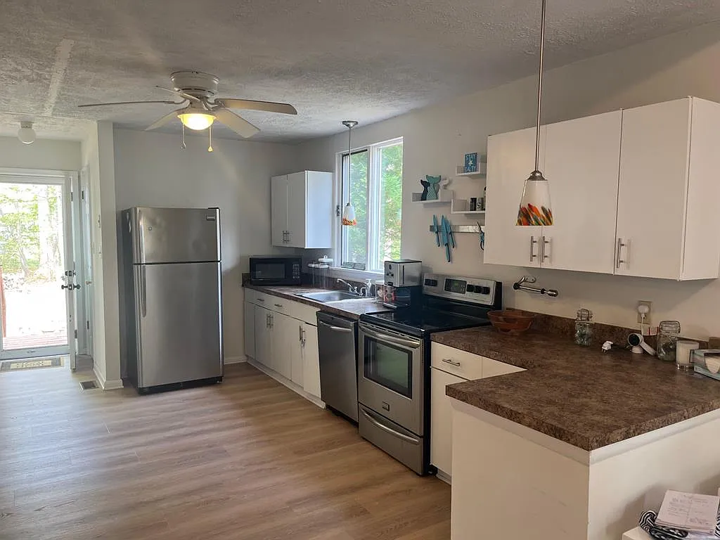 3 bed, 1200 sqft, $1,995 — Photo 2