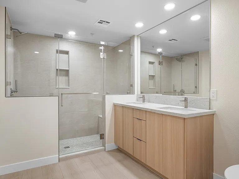 1114 Campbell St #206 — Photo 9