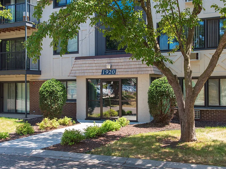 Oakdale Apartments — Photo 10