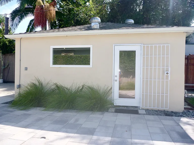 845 Flower Ave — Photo 48