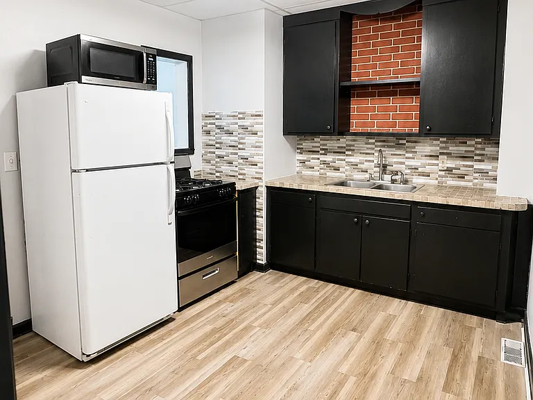 450 Hamilton St #1 — Photo 2