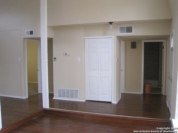 5th image of 2302 Town Gate Dr