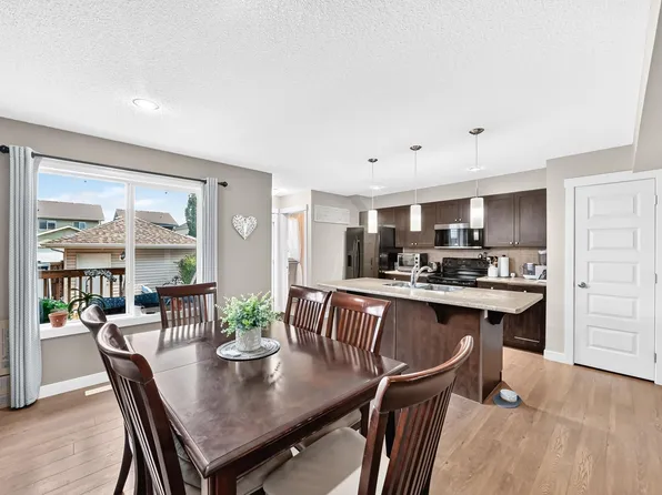 466 Chappelle Dr SW, Edmonton, AB T6W 2B3