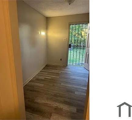 1866 Kansas St — Photo 13