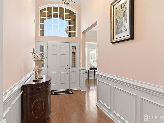 3rd image of 10 Iverness Ct
