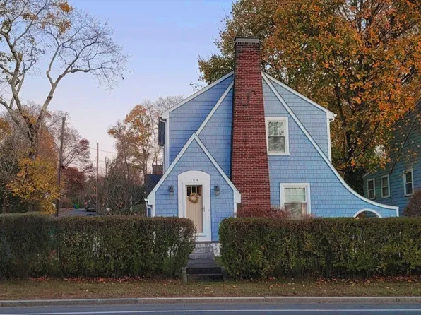 104 Pond St, Westwood, MA 02090
