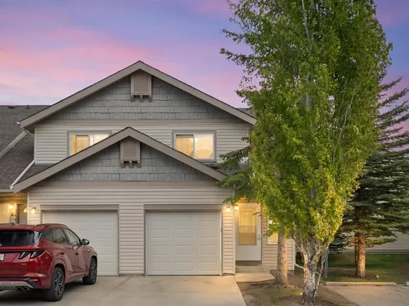 10 W Eversyde Ct SW, Calgary, AB T2Y 4S4