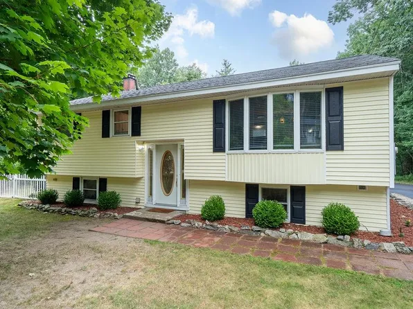 44 Fairway Drive, Merrimack, NH 03054