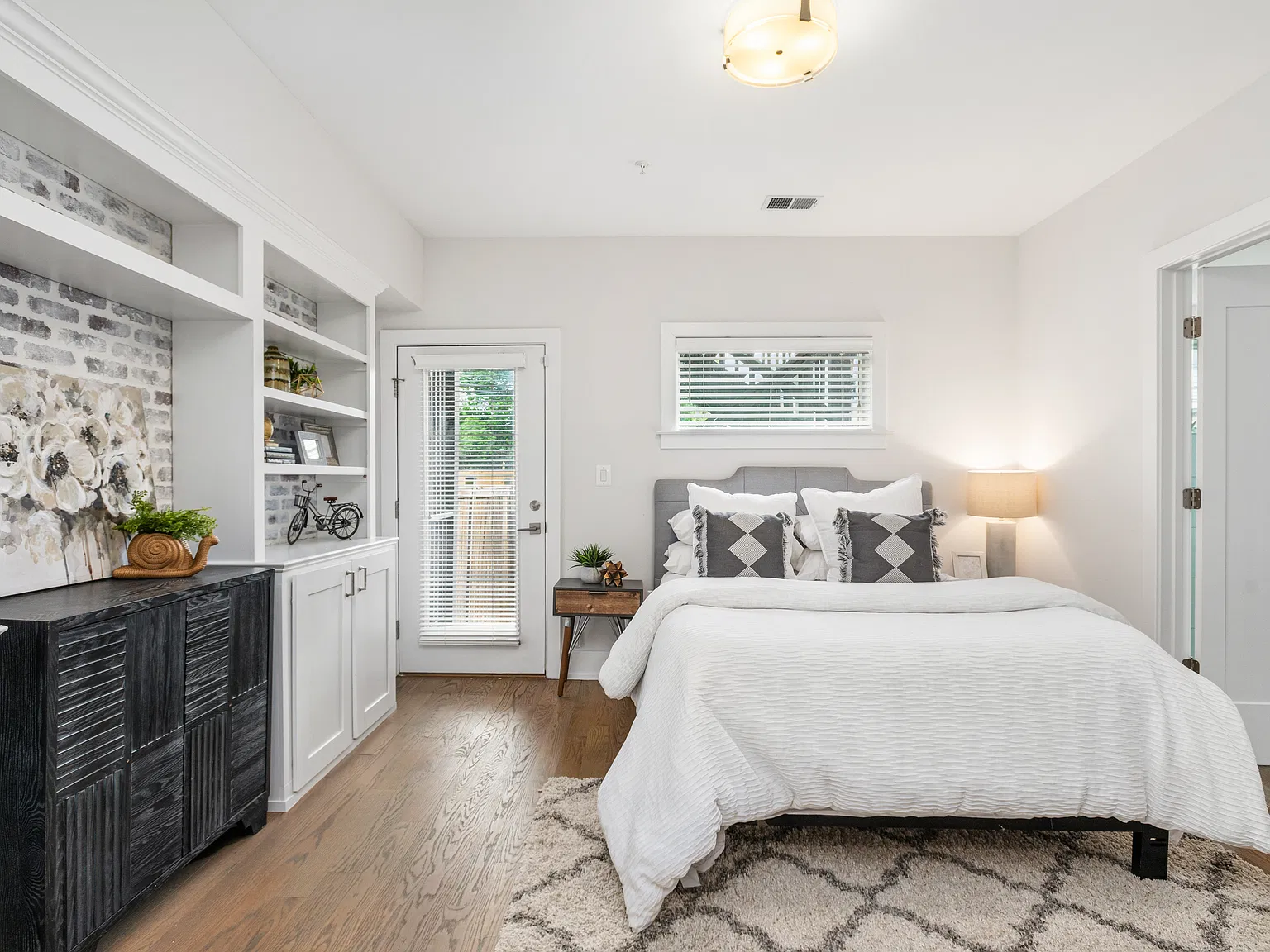 2 bed, 1065 sqft, $3,200 — Photo 3