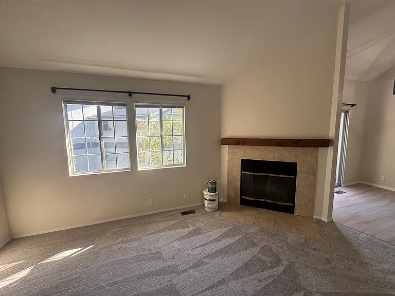 1043 Southwood Dr #J — Photo 20