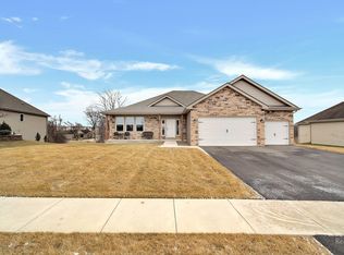 440 Old Orchard Ln, Poplar Grove, IL 61065