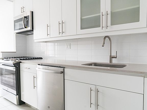 3rd image of 520 2nd Ave APT 22E