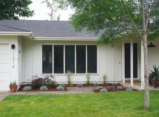 1216 Woodside Dr, Eugene, OR 97401