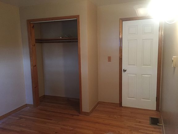 5th image of 106 E Green St