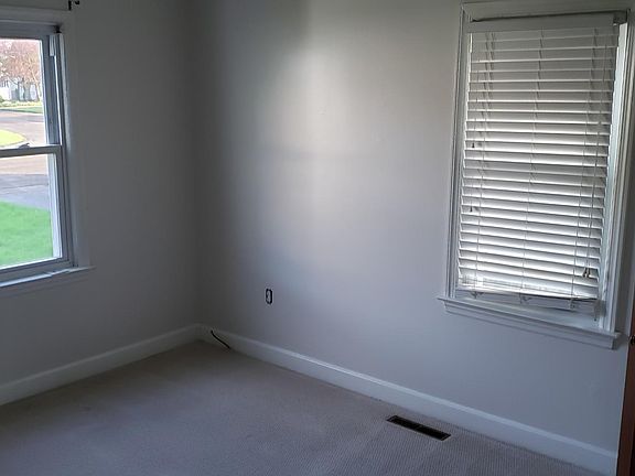 2nd image of 216 Devonshire Dr
