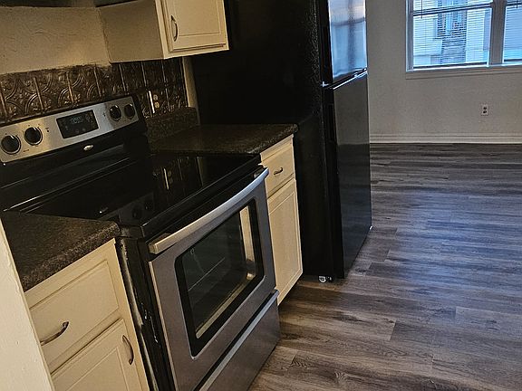 4th image of 1717 E Lindsey St APT 4