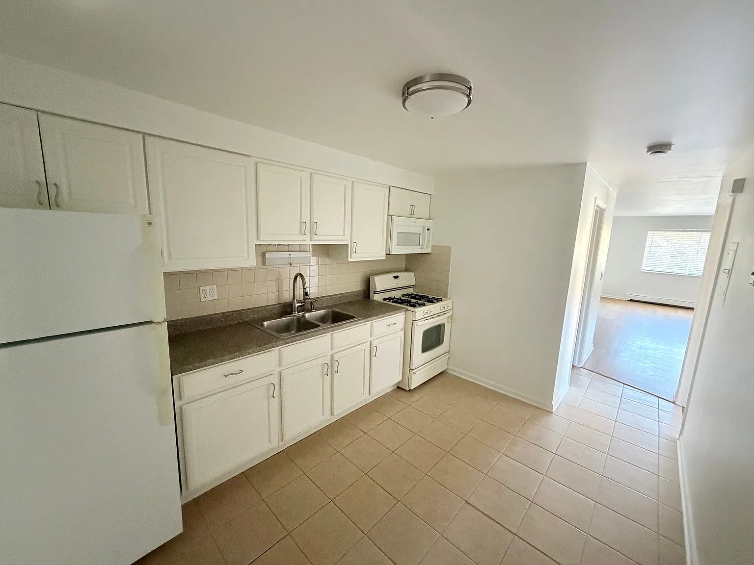 Apartment Available 1 Room - 1 bathroom — Photo 2